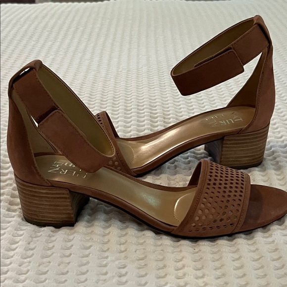 NWOT - Naturalizer Faith Sandal - Saddle Tan Nubuck - Picture 5 of 9